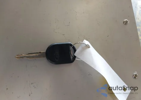 2005 Ford Escape Xlt from USA, damaged, VIN 1FMYU93145KE17791